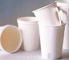 用错水杯等于喝毒 玻璃杯 不锈钢杯 塑料杯,告诉你用哪种杯子最安全
