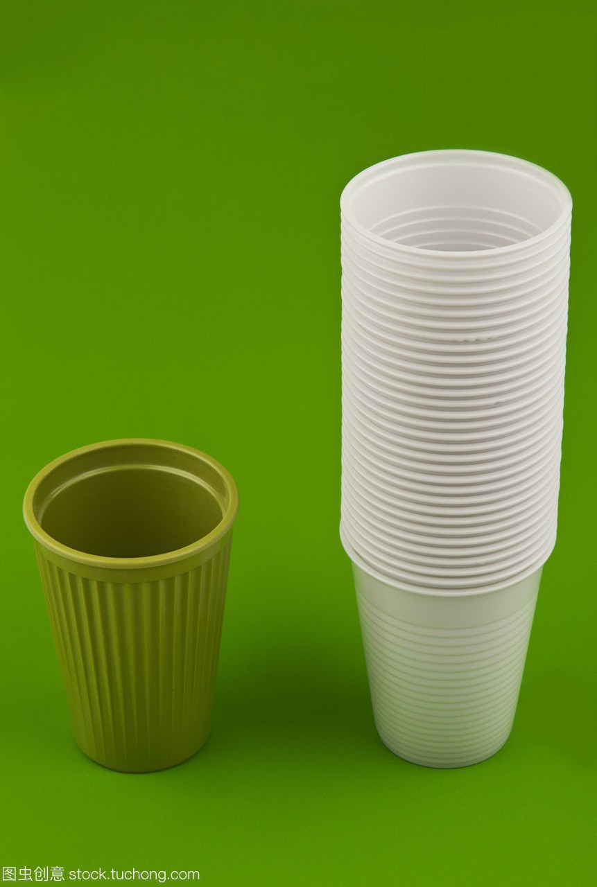 组成环保玻璃和塑料杯