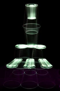 塑料杯 现代生活的便捷与环保之思